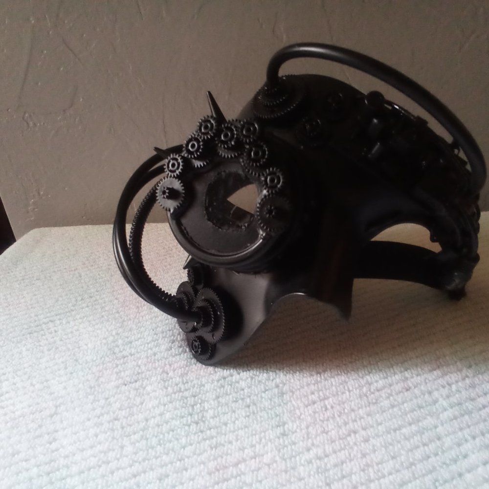 Mask - Picture 8 of 8